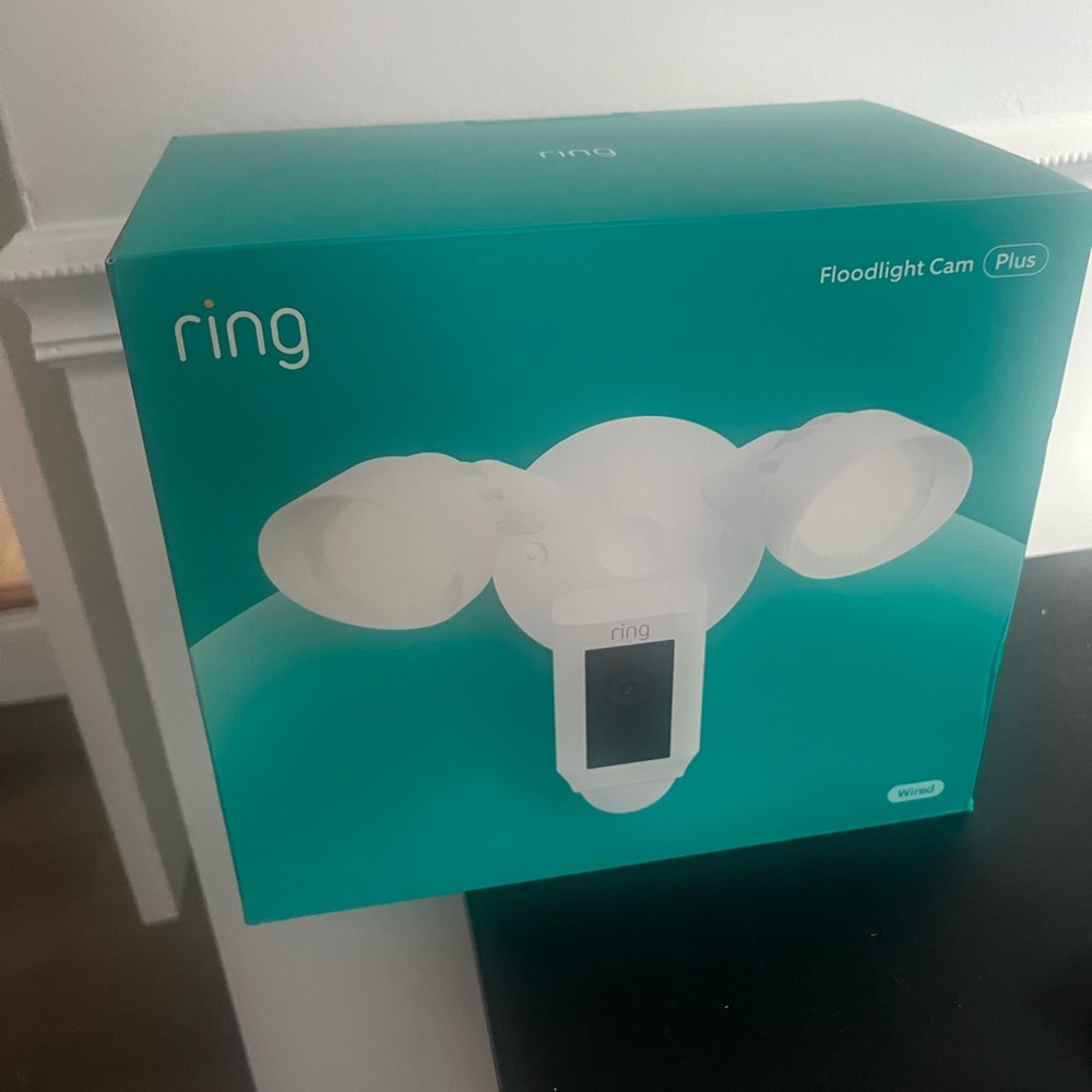 Ring Floodlight Cam Plus in Bright White